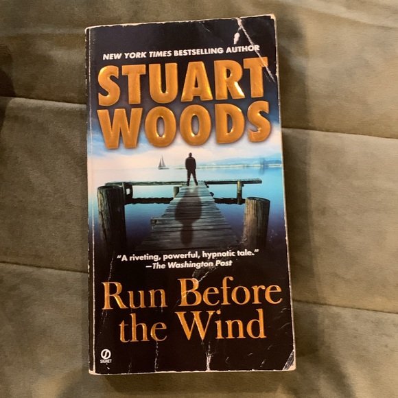 3 Stuart Woods Paperbacks - Picture 4 of 5